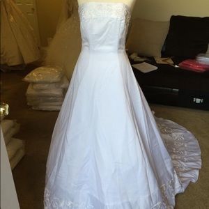 Brand New with tags Wedding dress Ami Lee size 10
